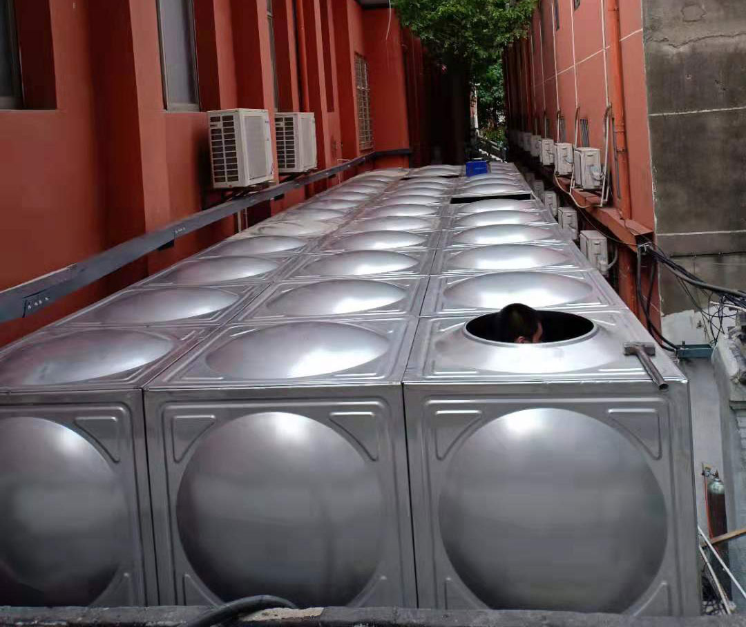 顺特-156吨不锈钢保温水箱